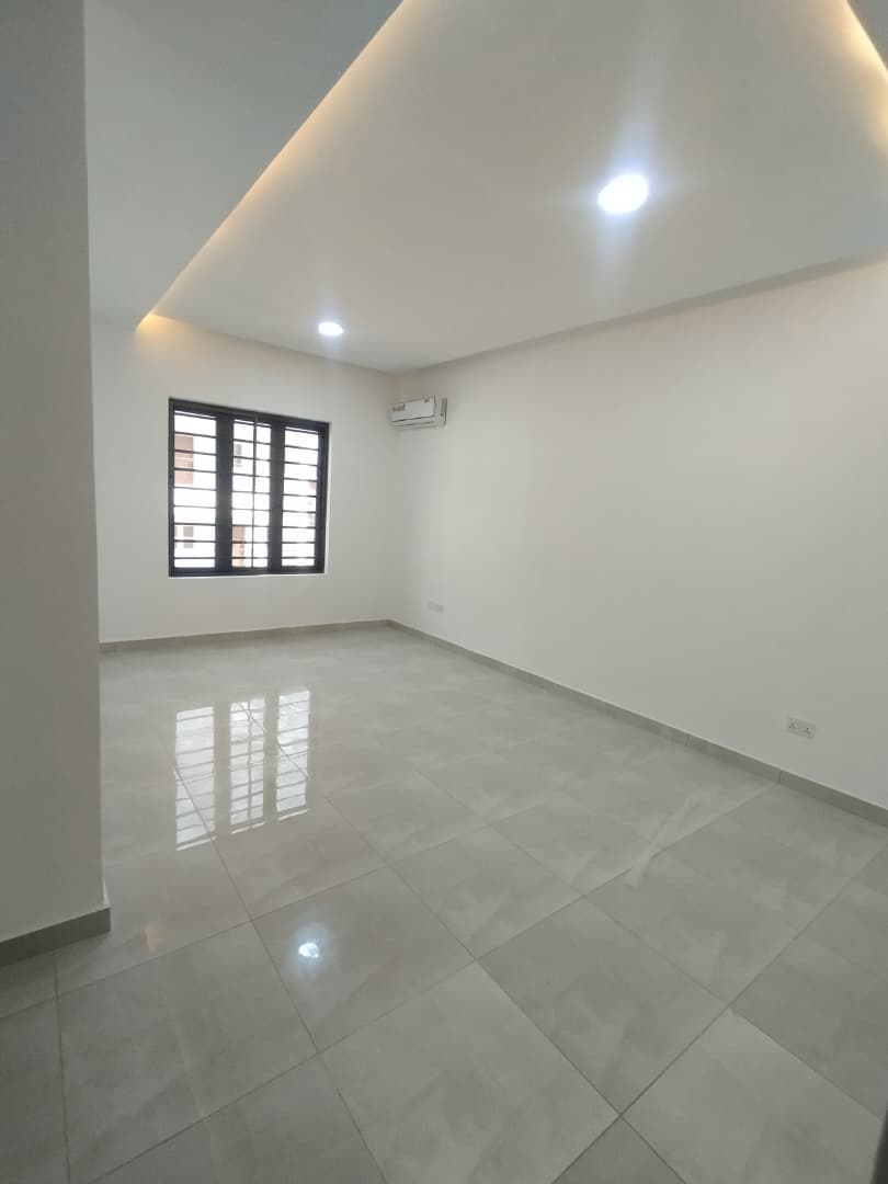 4-Bedroom Apartment, Oniru